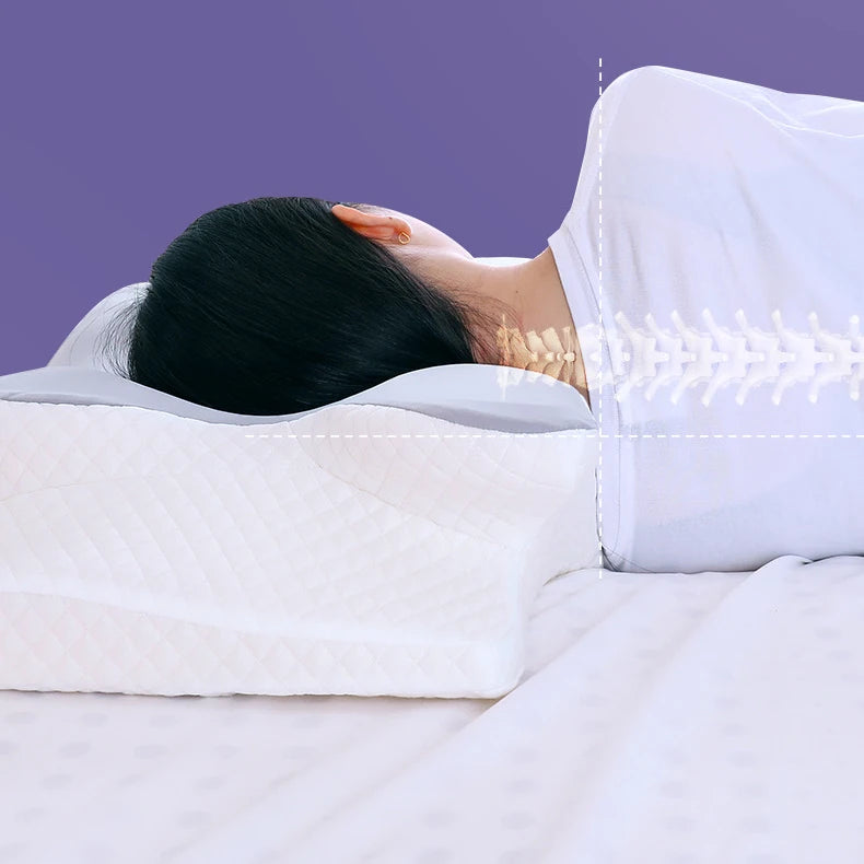Side sleeper with spine aligned using orthopedic memory foam pillow
